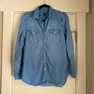 Gap Maternity Chambray Jean Shirt, size Small